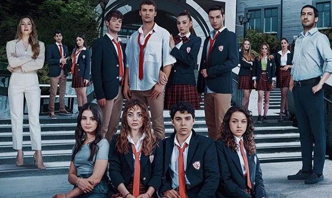 Смотреть все Сериалы про старшую школу
